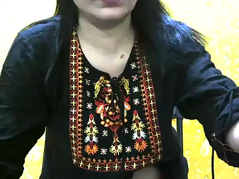 l l ish online show from 02/18/25, 11:00