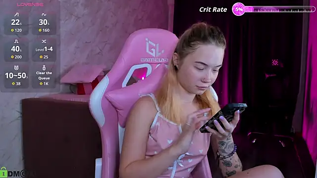 Snapshot of Kira_yoon chatting on 10/18/25, 12:35 Kira yoon online show from 10/18/25, 12:35