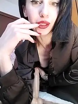 Snapshot of dahlia_82 chatting on 04/15/26, 09:27 dahlia 82 online show from 04/15/26, 09:27
