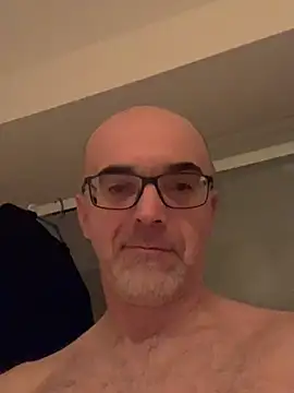 Snapshot of MaxVain chatting on 12/30/24, 05:15 MaxVain online show from 12/30/24, 05:15