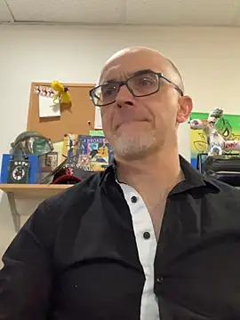 Snapshot of MaxVain chatting on 03/20/25, 04:31 MaxVain online show from 03/20/25, 04:31