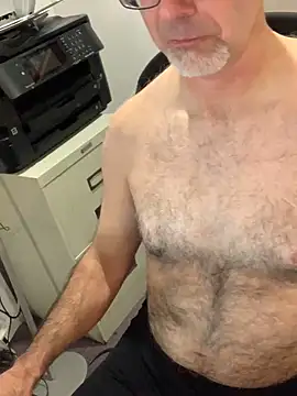 Snapshot of MaxVain chatting on 10/16/25, 06:20 MaxVain online show from 10/16/25, 06:20