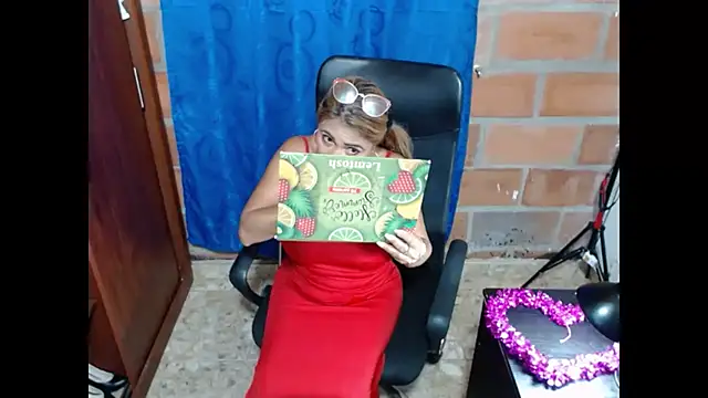 Rennatabothwell01 online show from 02/14/25, 11:31