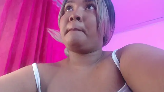 Evelyn Sandoval online show from 10/28/25, 01:42