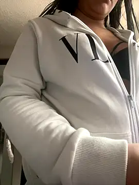 Snapshot of Little_Ivy chatting on 11/22/25, 01:54 Little Ivy online show from 11/22/25, 01:54