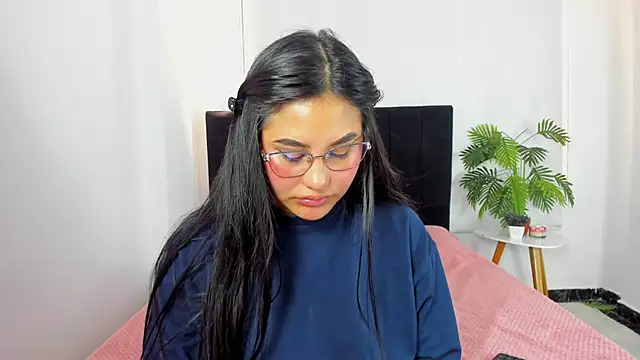 Snapshot of Little_Ivy chatting on 11/28/25, 03:47 Little Ivy online show from 11/28/25, 03:47