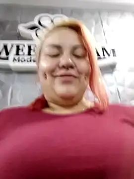 Snapshot of Bruja__Scarlata chatting on 12/17/25, 10:10 Bruja Scarlata online show from 12/17/25, 10:10