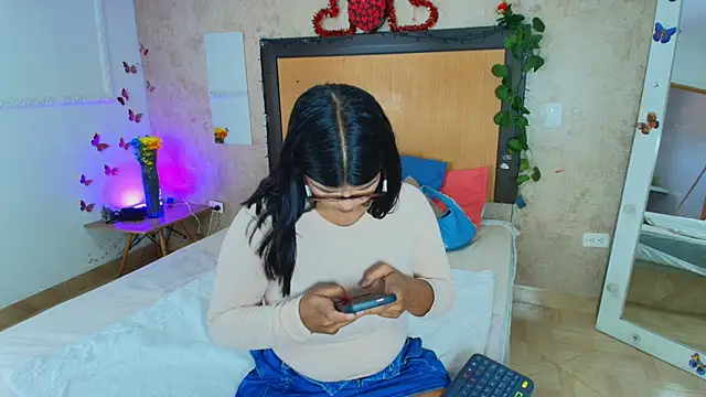mialopez52 online show from 07/08/26, 06:23