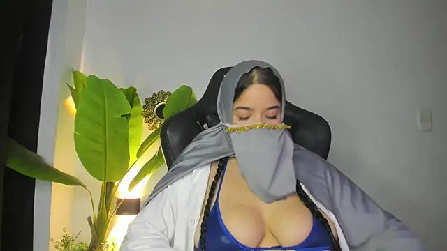 janna isa online show from 06/12/26, 08:52