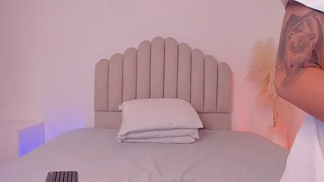 valerysantos  online show from 06/24/26, 12:04