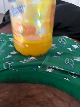 Snapshot of benben190 chatting on 10/14/25, 08:04 benben190 online show from 10/14/25, 08:04