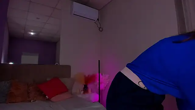 Laura Leee online show from 12/12/24, 06:14