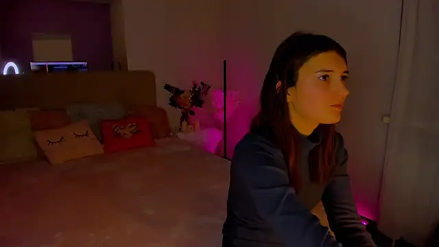 Laura Leee online show from 12/18/24, 11:13