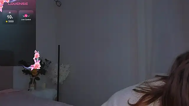 Laura Leee online show from 12/23/24, 09:38