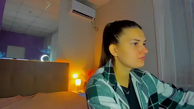 Laura Leee online show from 09/19/25, 05:31