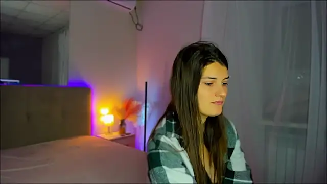 Laura Leee online show from 09/25/25, 05:33