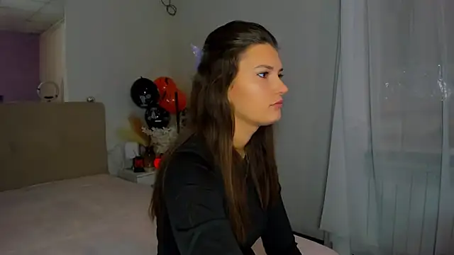 Laura Leee online show from 11/02/25, 06:05