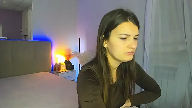 Laura Leee online show from 12/05/25, 06:11