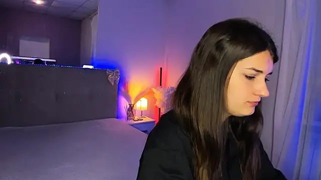 Laura Leee online show from 07/04/26, 05:02
