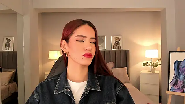 Madie  collins online show from 01/04/25, 11:43