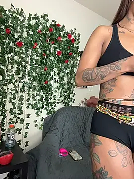 Snapshot of butterflybootyy chatting on 11/02/25, 03:47 butterflybootyy online show from 11/02/25, 03:47