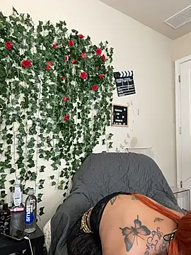 Snapshot of butterflybootyy chatting on 11/24/25, 01:33 butterflybootyy online show from 11/24/25, 01:33