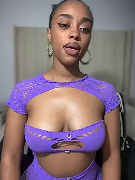 Snapshot of BhadBhad_Kitty chatting on 12/05/25, 07:28 BhadBhad Kitty online show from 12/05/25, 07:28