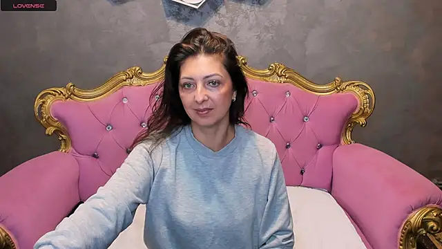 DivinSandra online show from 05/05/26, 06:10