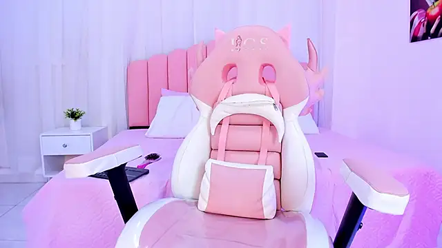 Snapshot of Bella_reaset18 chatting on 12/11/24, 01:37 Bella reaset18 online show from 12/11/24, 01:37