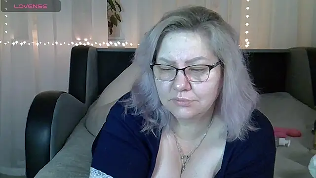 Snapshot of AngelinaGlam chatting on 10/11/25, 03:21 AngelinaGlam online show from 10/11/25, 03:21