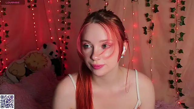 Snapshot of YourSkyAni chatting on 11/08/25, 12:27 YourSkyAni online show from 11/08/25, 12:27