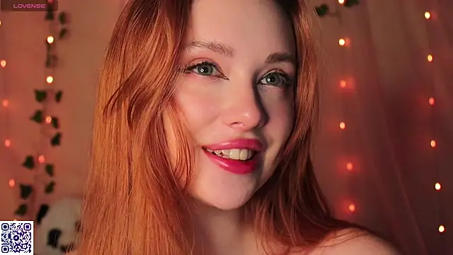 Snapshot of YourSkyAni chatting on 12/17/25, 12:11 YourSkyAni online show from 12/17/25, 12:11