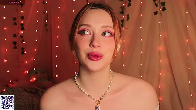 Snapshot of YourSkyAni chatting on 12/19/25, 01:40 YourSkyAni online show from 12/19/25, 01:40