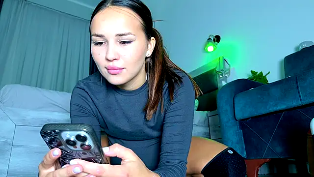 Snapshot of Brenda_M00n chatting on 10/25/25, 02:56 Brenda M00n online show from 10/25/25, 02:56