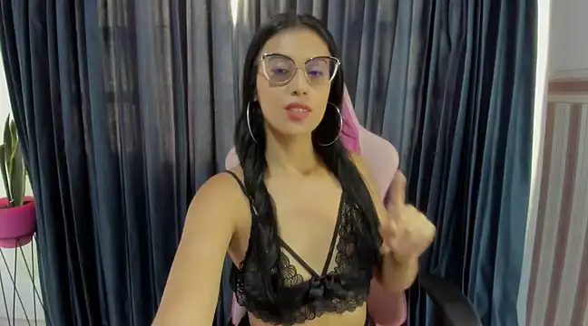 PaolaMendez  online show from 02/18/25, 11:55
