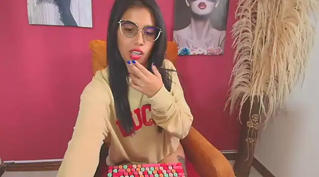 PaolaMendez  online show from 03/04/25, 05:34