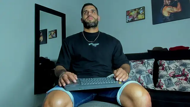 Snapshot of SamirHazard97 chatting on 09/17/25, 09:16 SamirHazard97 online show from 09/17/25, 09:16