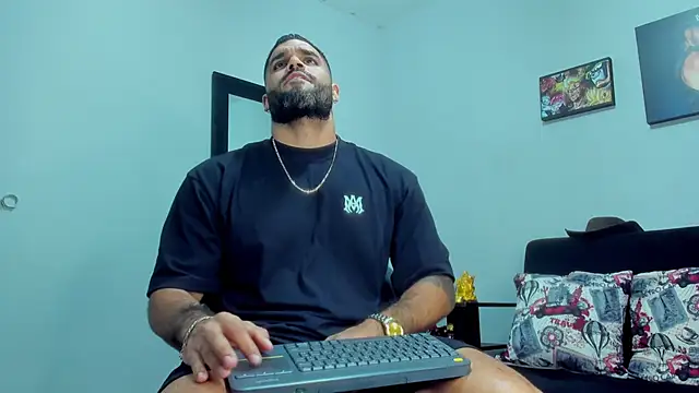 Snapshot of SamirHazard97 chatting on 10/03/25, 07:33 SamirHazard97 online show from 10/03/25, 07:33