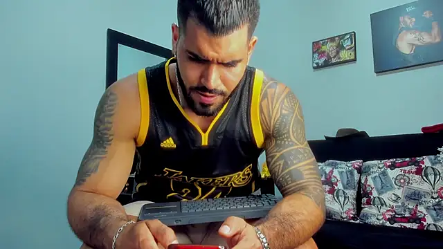 Snapshot of SamirHazard97 chatting on 10/06/25, 08:06 SamirHazard97 online show from 10/06/25, 08:06