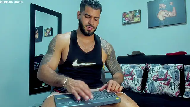 Snapshot of SamirHazard97 chatting on 10/08/25, 08:17 SamirHazard97 online show from 10/08/25, 08:17