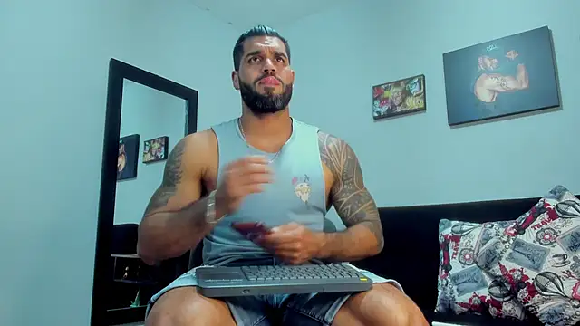 Snapshot of SamirHazard97 chatting on 10/11/25, 09:13 SamirHazard97 online show from 10/11/25, 09:13