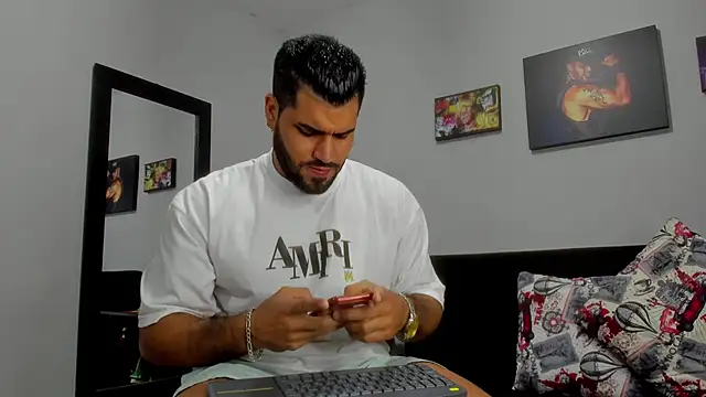 Snapshot of SamirHazard97 chatting on 10/15/25, 07:25 SamirHazard97 online show from 10/15/25, 07:25