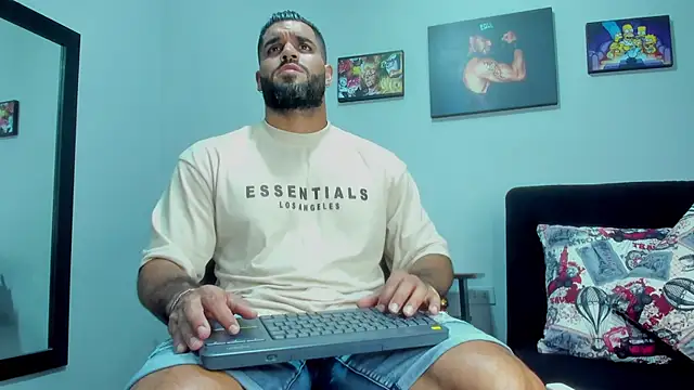 Snapshot of SamirHazard97 chatting on 10/17/25, 08:11 SamirHazard97 online show from 10/17/25, 08:11