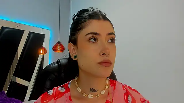 melody suarez online show from 12/28/24, 07:33