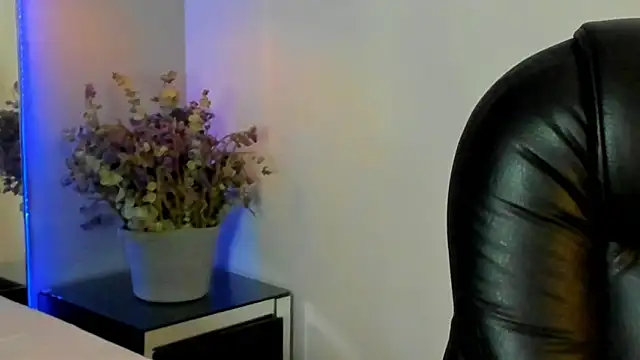 melody suarez online show from 02/02/25, 12:40