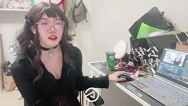 Snapshot of yahanr chatting on 10/02/25, 04:47 yahanr online show from 10/02/25, 04:47