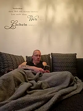 Snapshot of Maiki82 chatting on 01/10/25, 08:40 Maiki82 online show from 01/10/25, 08:40