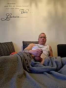 Snapshot of Maiki82 chatting on 03/14/25, 07:26 Maiki82 online show from 03/14/25, 07:26