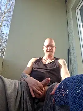 Snapshot of Maiki82 chatting on 03/21/25, 08:28 Maiki82 online show from 03/21/25, 08:28