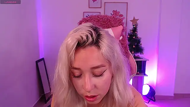 Snapshot of Dahlia__espresso chatting on 12/17/24, 06:09 Dahlia espresso online show from 12/17/24, 06:09